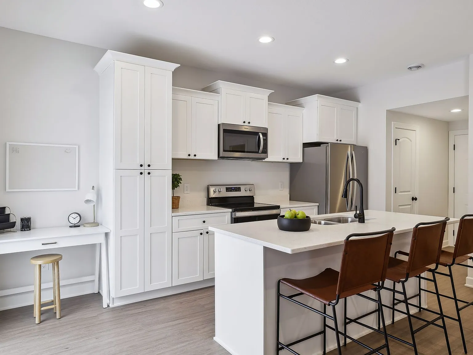 3 bed, 2.5 bath, 2425 sqft, $2,425 — Photo 4