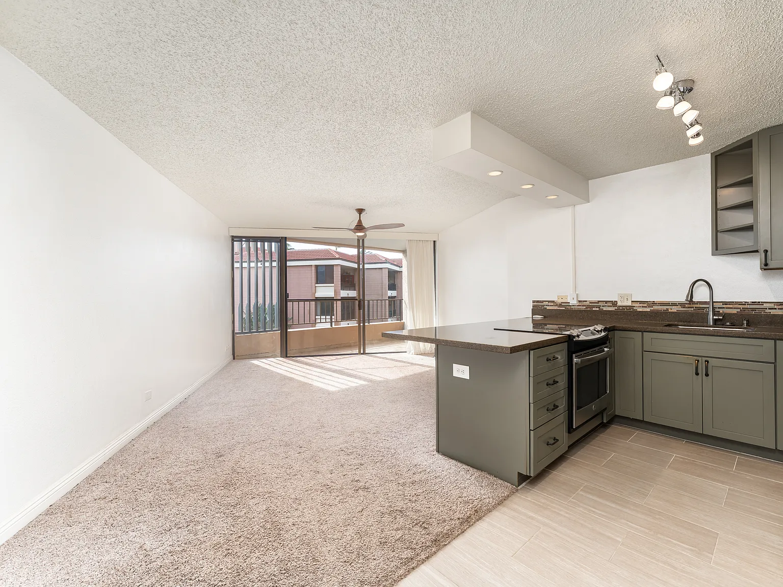 1 bed, 648 sqft, $2,550 — Photo 4