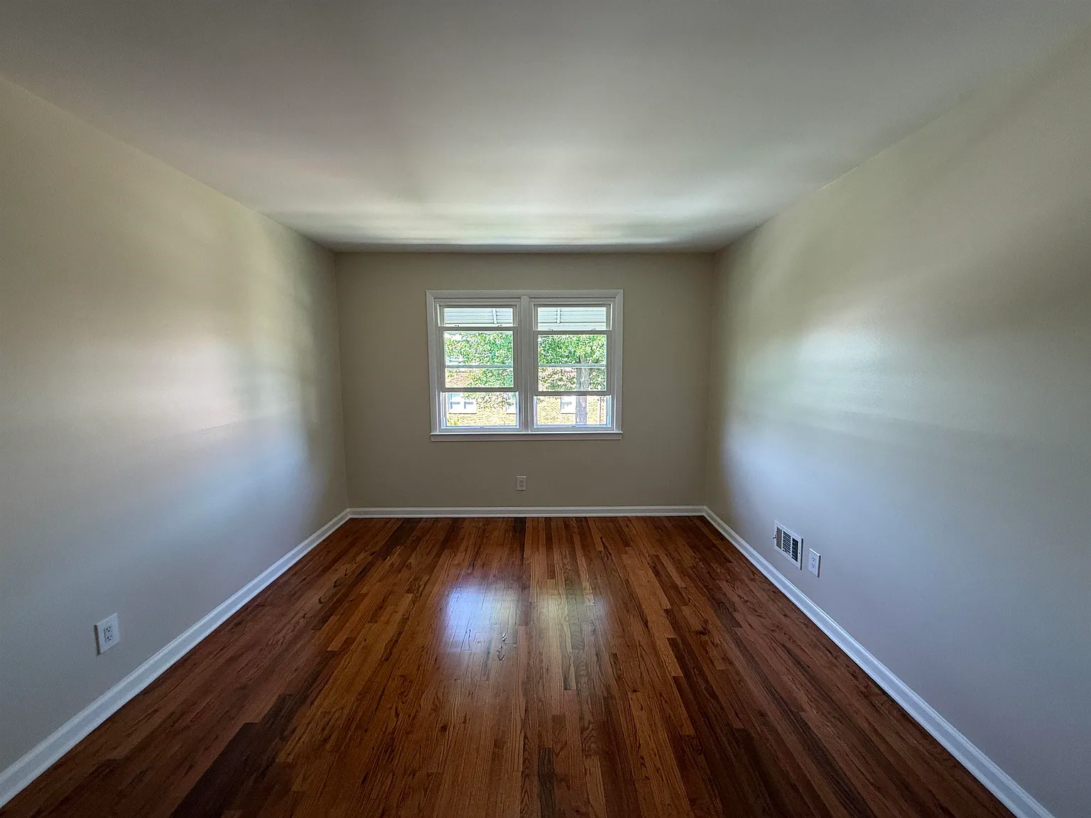 2 bed, 1.0 bath, 900 sqft, $2,100 — Photo 4
