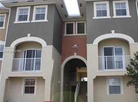 10870 NW 88th Ter