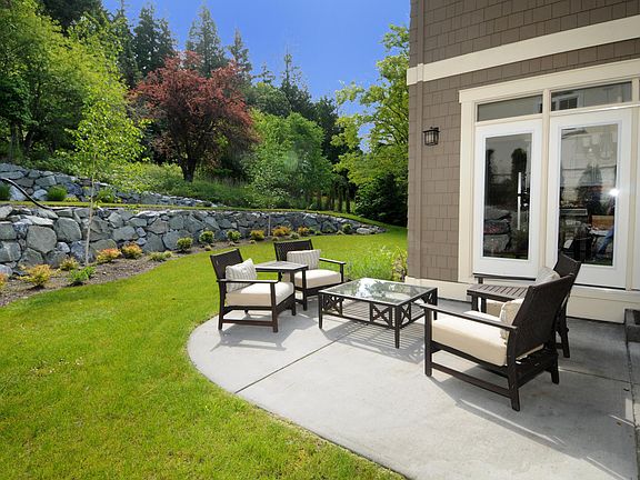 3rd image of 3640 E Lake Sammamish Pkwy NE