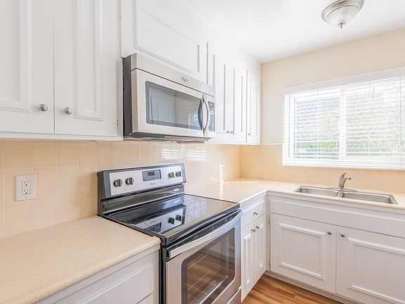 4th image of 19 Belle Ave APT 4