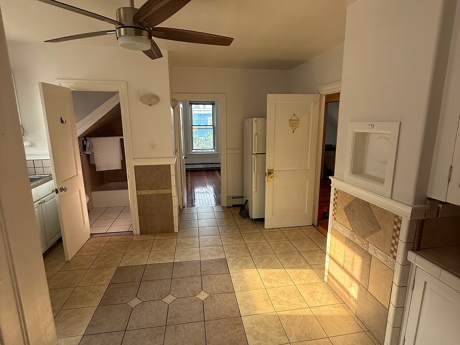 3 bed, 1218 sqft, $1,700 — Photo 1