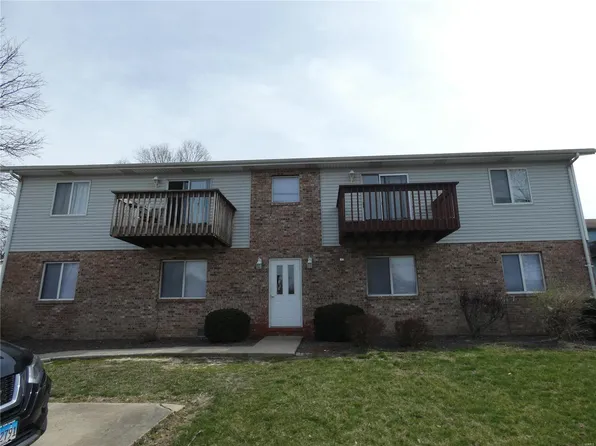 11 Hillside Ln, Belleville, IL 62223