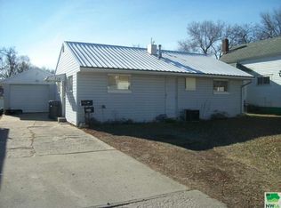 715 W Beech St, Cherokee, IA 51012