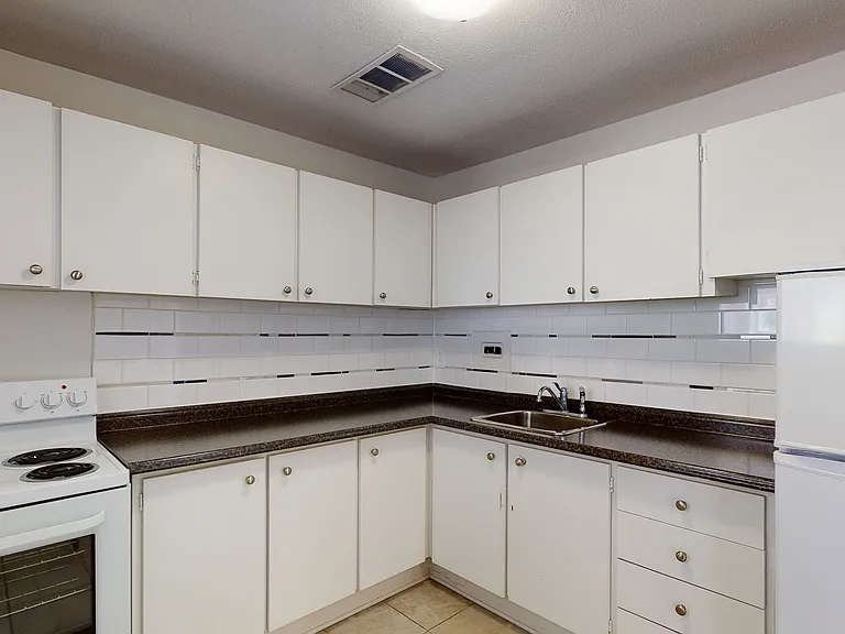 360 Frank St — Photo 22