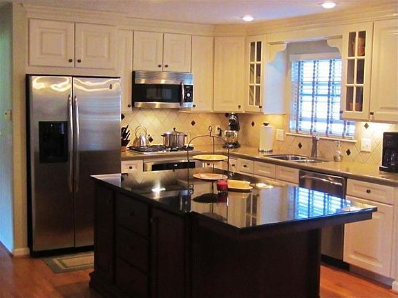 3rd image of 2790 Caledon Ln