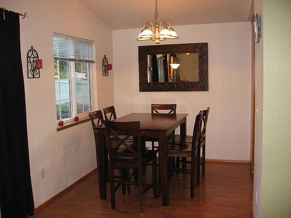 Dining Rm /Vinyl Wndows