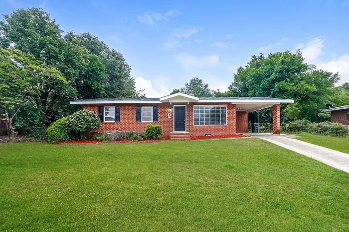 821 Hillside Dr — Photo 1
