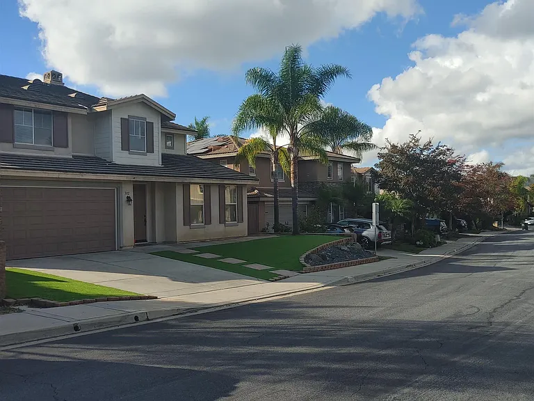 382 Edgewater Dr — Photo 2