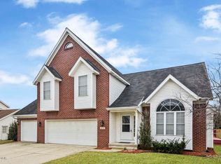6050 Glengarry Dr SE, Caledonia, MI 49316