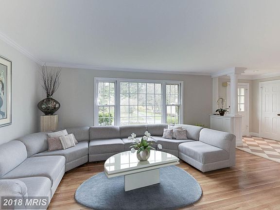 3rd image of 1199 Meadow Green Ln