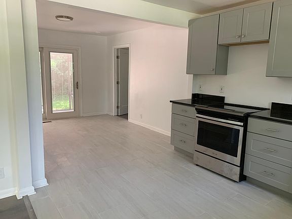 5th image of 1921 Berkshire Dr #B