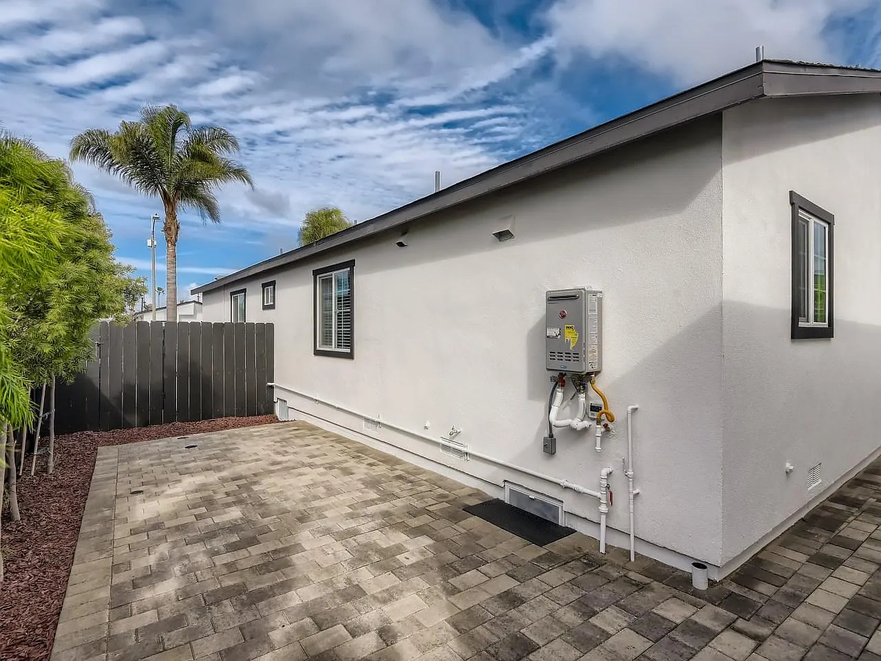 3 bed, 950 sqft, $3,600 — Photo 3