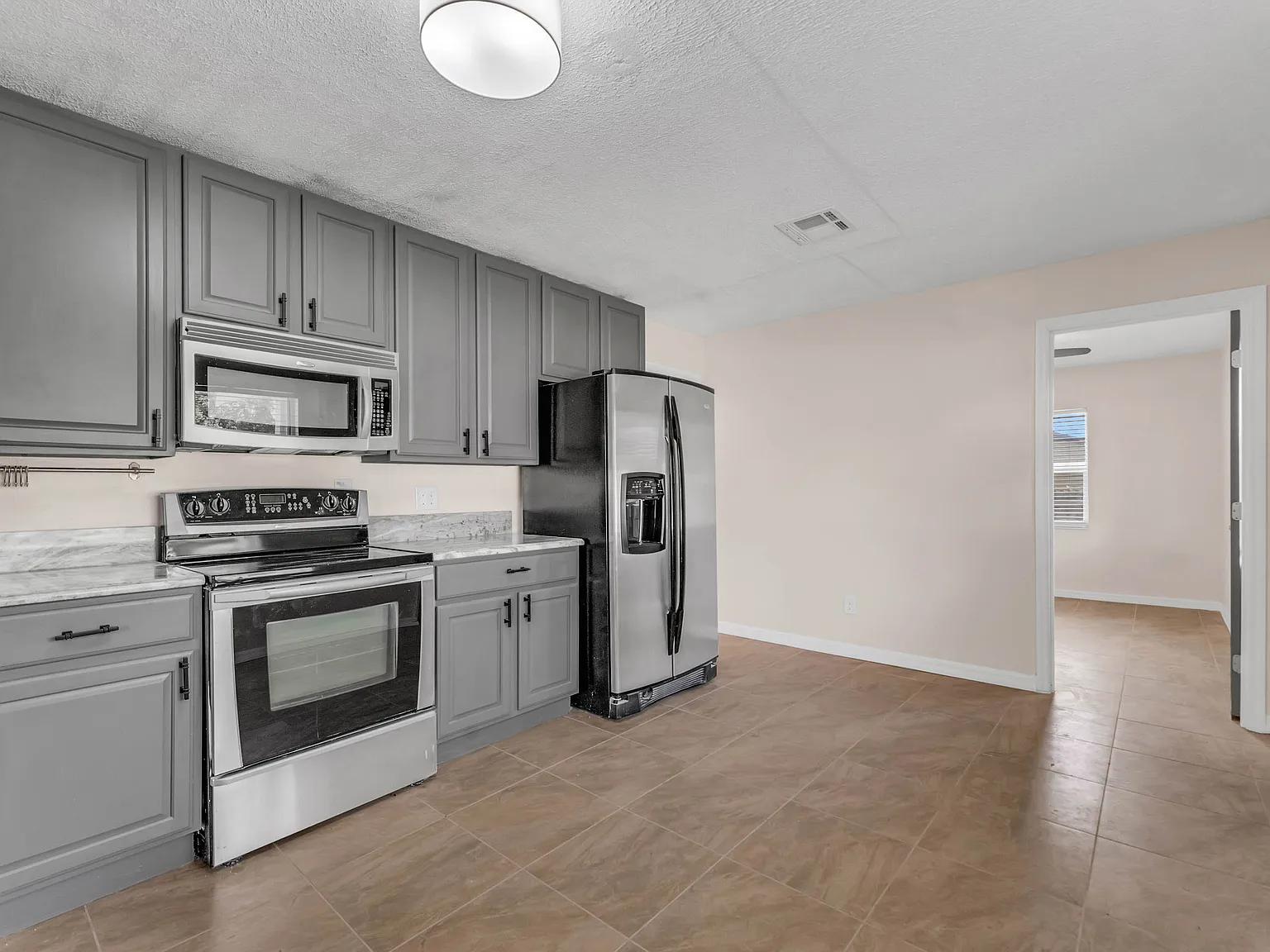 3 bed, 1440 sqft, $2,250 — Photo 4