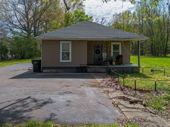 1740 Husband Rd, Paducah, KY 42003