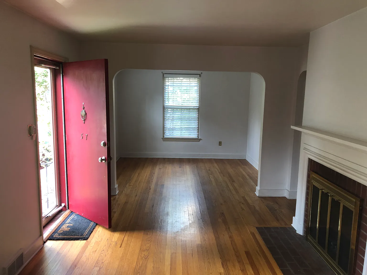 3 bed, 1.5 bath, 1836 sqft, $3,150 — Photo 2
