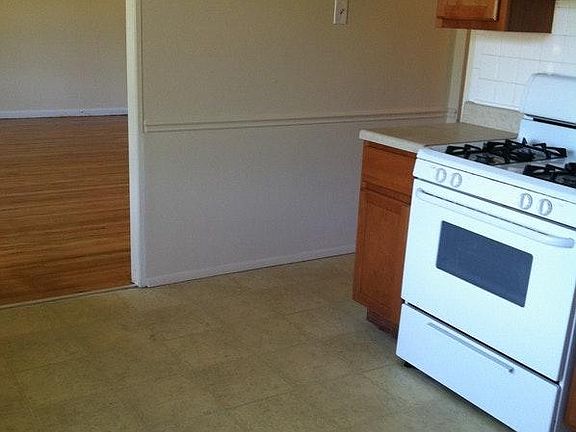 3rd image of 1025 Grenoble Ln