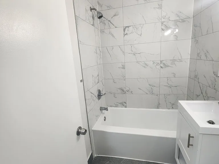2200 Hamilton Ave — Photo 20
