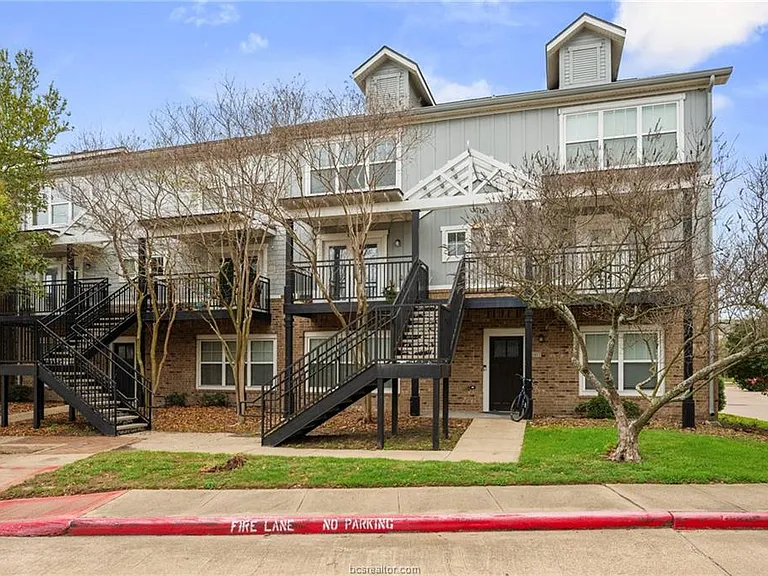 1725 Harvey Mitchell Pkwy S #1433 — Photo 1
