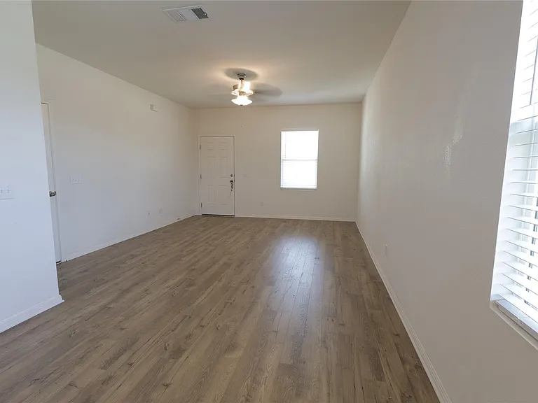 250 Seneca Loop — Photo 4