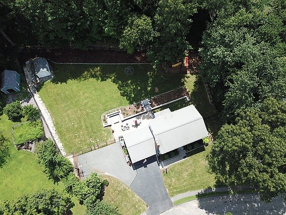 3rd image of 31 Byard Ln
