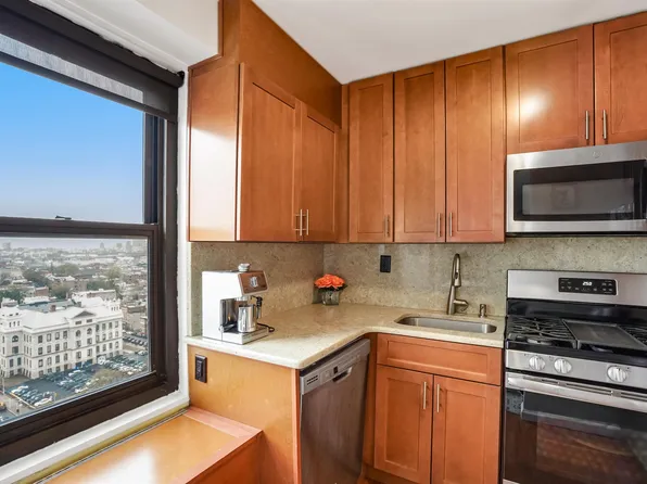 135 Montgomery Street image 4 of 9