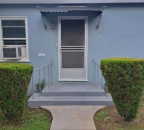 3rd image of 223 E Cedar Ave #17447183