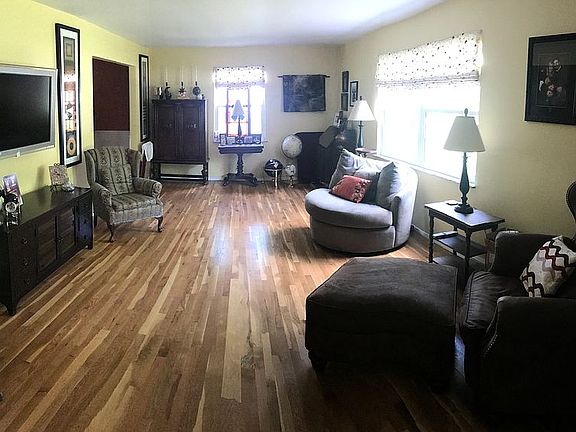 4th image of 8565 Sturbridge Dr