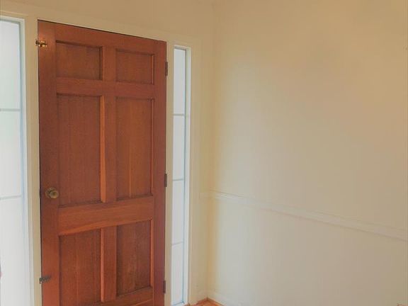 2nd image of 1526 Pinehurst St