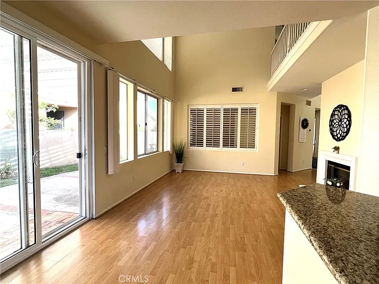 15201 Riviera Ln — Photo 10