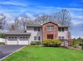 28 Poplar Rd, Garnerville, NY 10923