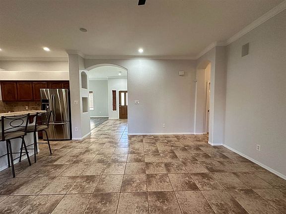 5th image of 10336 E 39th St