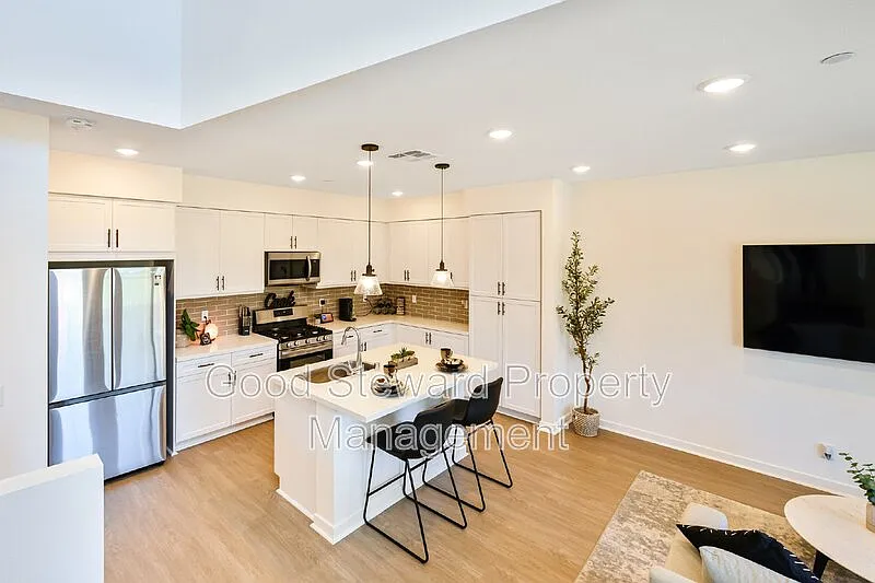 2 bed, 2.5 bath, 1164 sqft, $2,995 — Photo 4