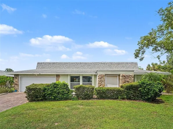 1513 New Bedford Dr, Sun City Center, FL 33573