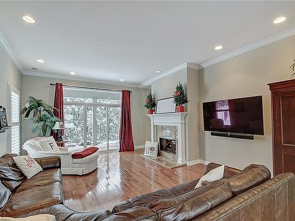 4th image of 1798 Berry Rd