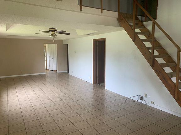 2nd image of 1017 Dallas St