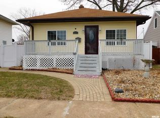 231 43rd St, Moline, IL 61265