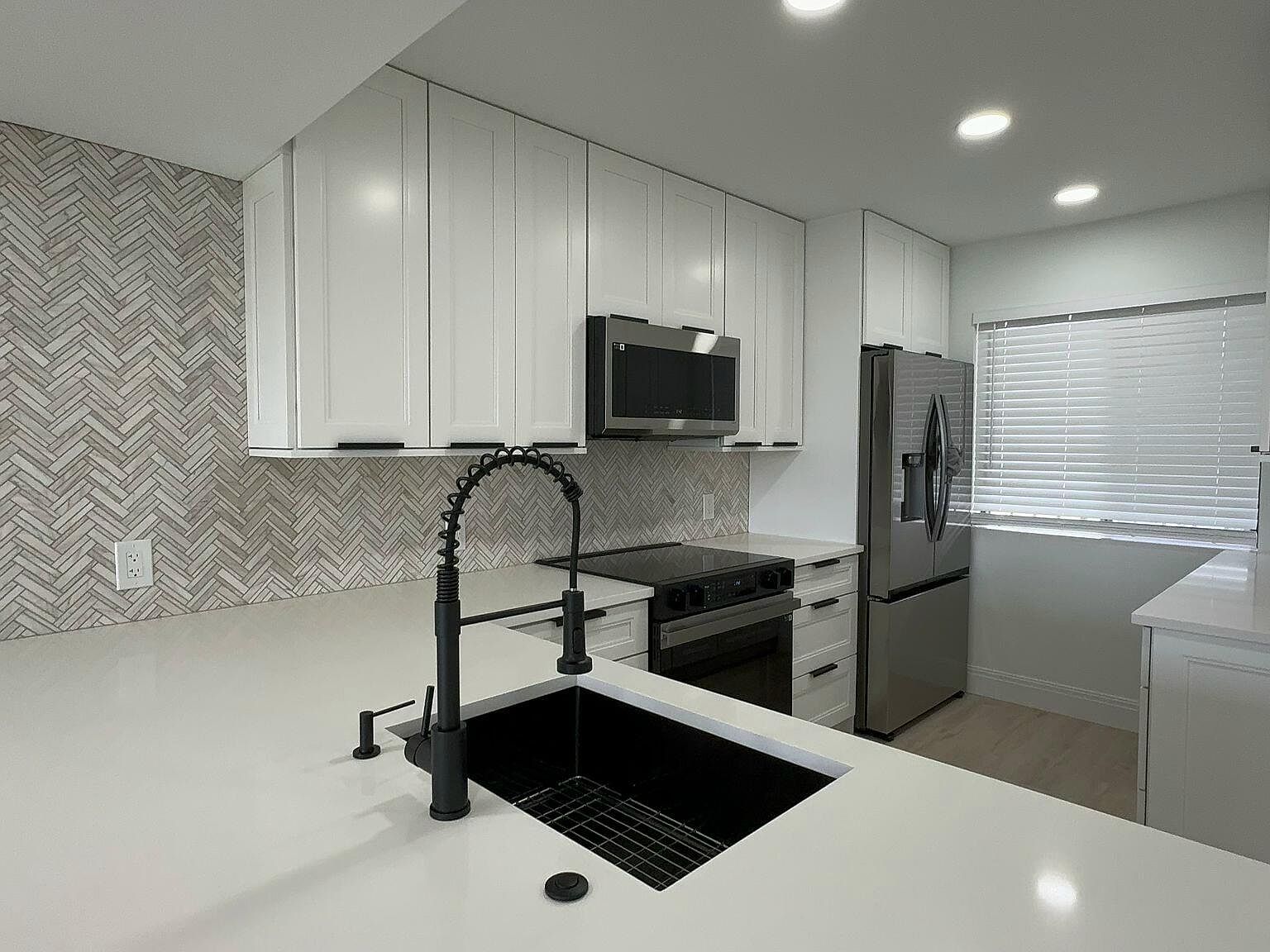 4483 Luxemburg 201 Court #201