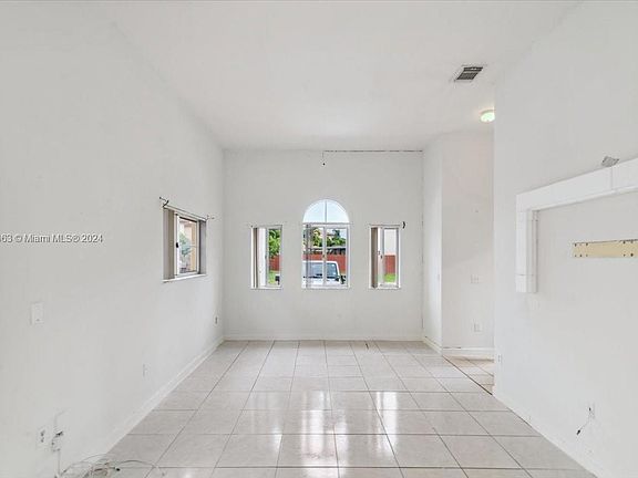 4th image of 2511 NE 41st Ter