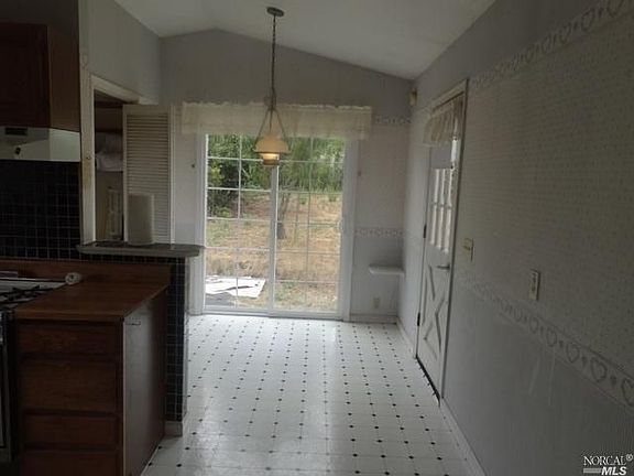 5th image of 9996 Oak St