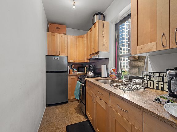 4th image of 354 E 66th St #2C