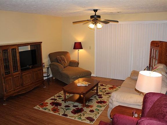 2nd image of 7636 Shawnee Ln APT 104