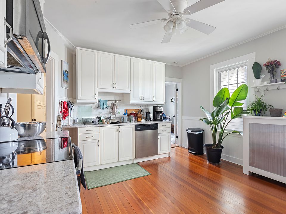 1st image of 8 Hallet St #3