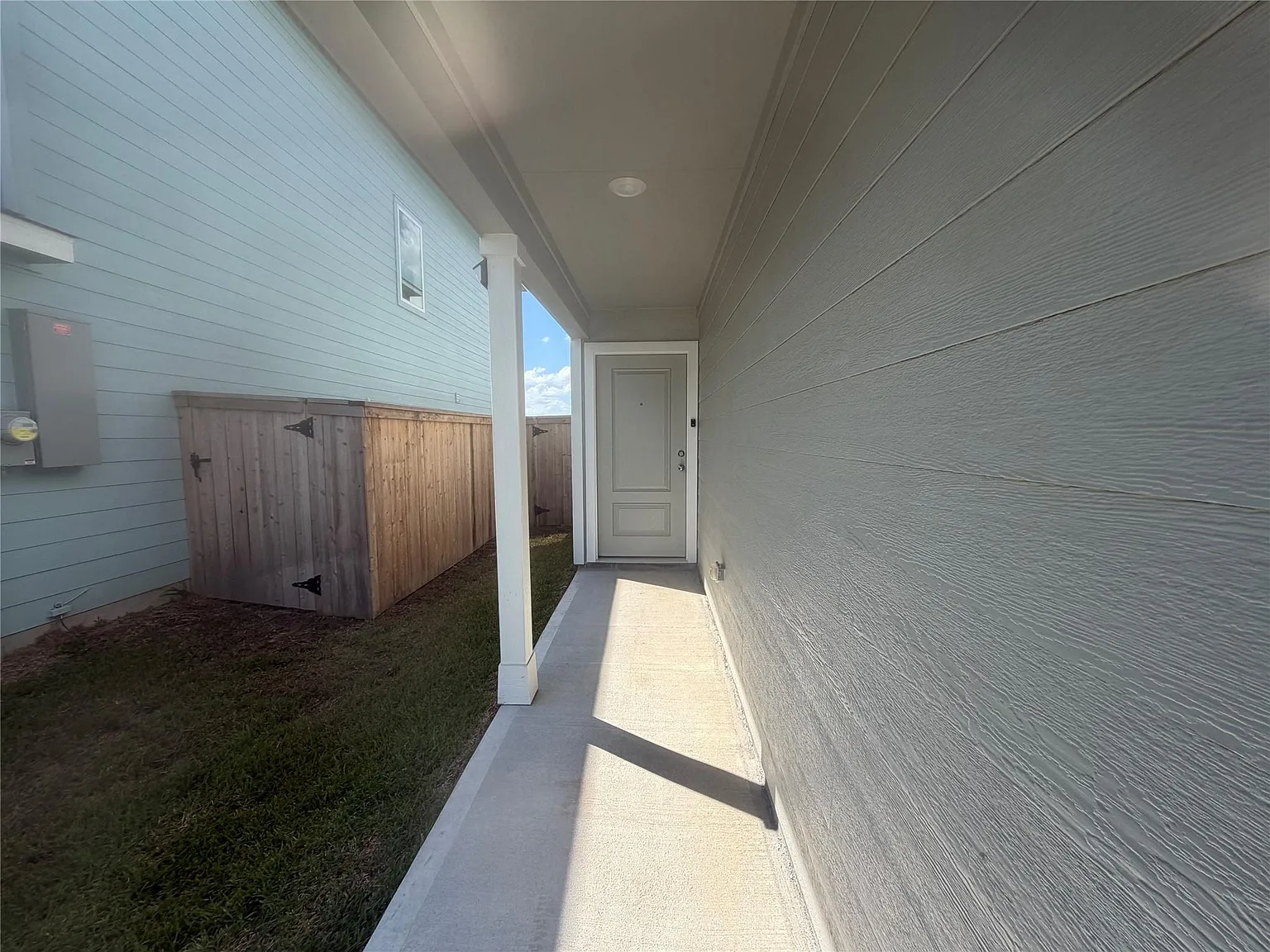 3 bed, 2.5 bath, 1294 sqft, $1,600 — Photo 3