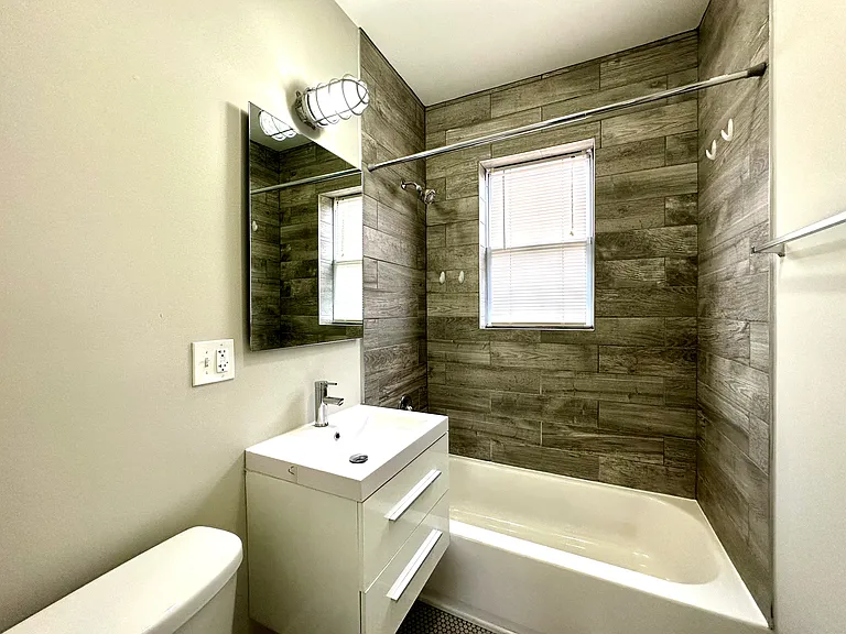 2130 N Sawyer Ave #2E — Photo 16
