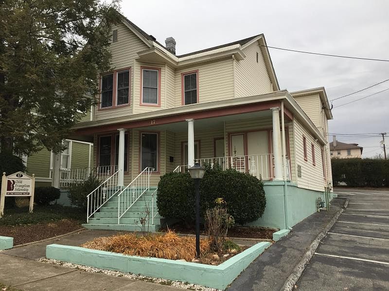1st image of 17 Highland Ave SW
