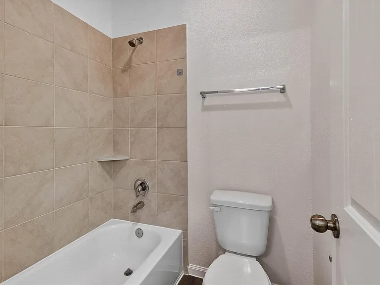 24839 Goldoni Dr — Photo 17