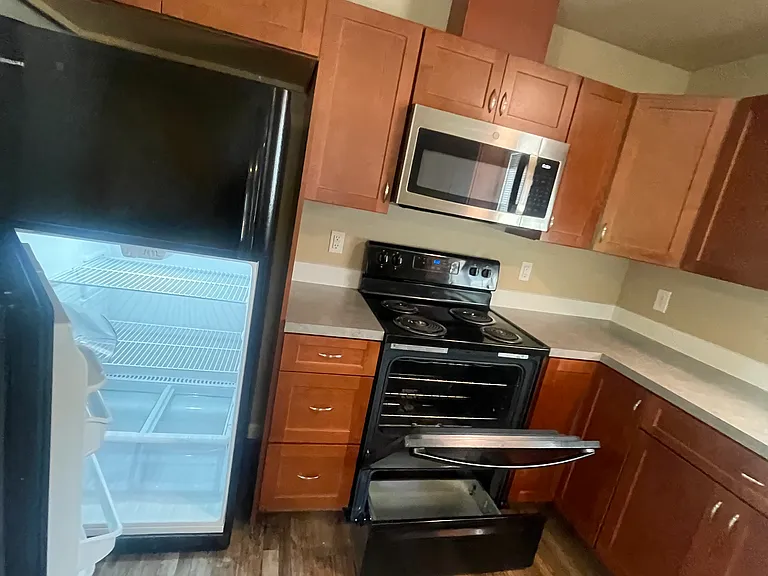 672 Hansen St SE #A — Photo 5