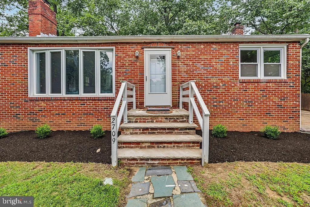 3 bed, 2.0 bath, 1397 sqft, $3,000 — Photo 1